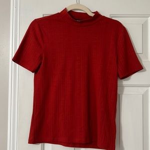 Red short sleeve tee